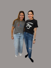 Load image into Gallery viewer, NYC Marathon Everyday Tee | SUNNY SOMEWHERE

